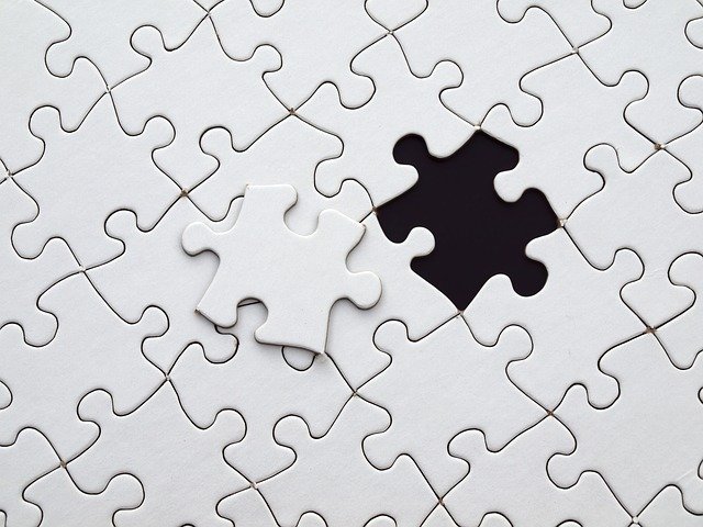 chybějící kousek puzzle