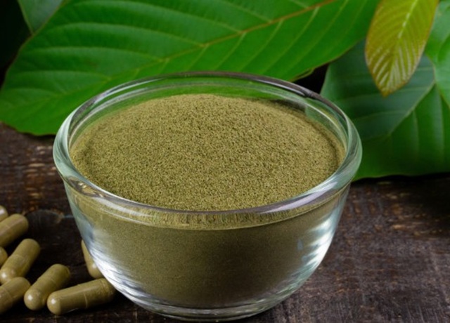 míska kratomu